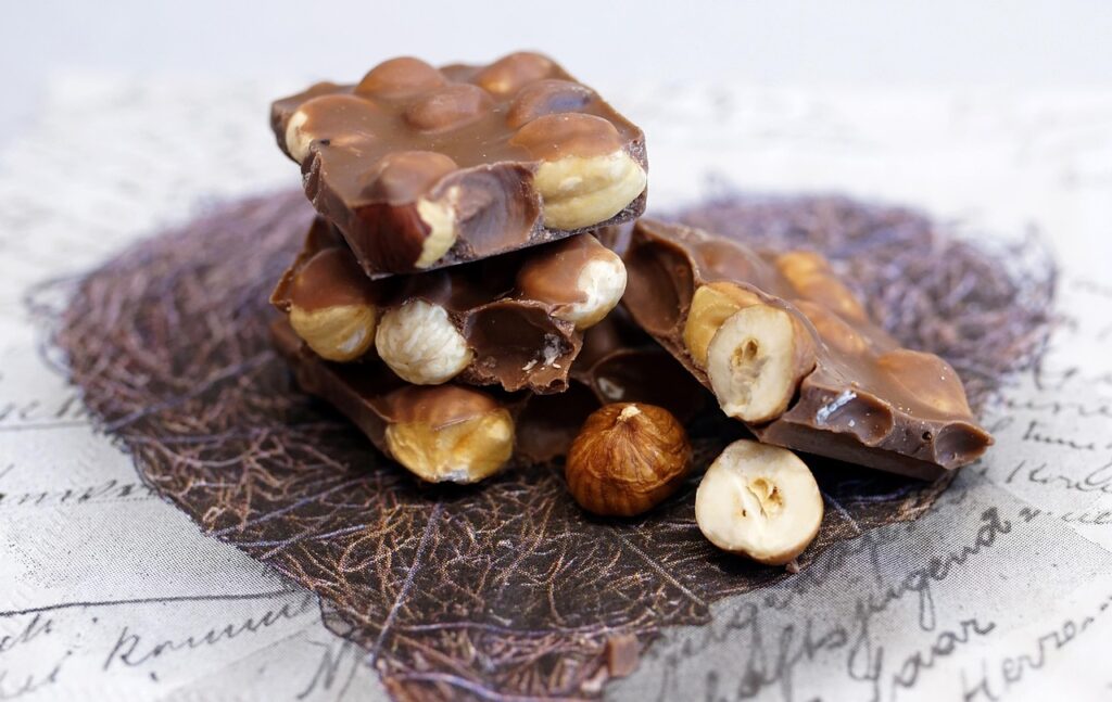 Ultimate Chocolate Bark Recipes with Nuts, Fruit, Pretzels, and Candy Toppings —10